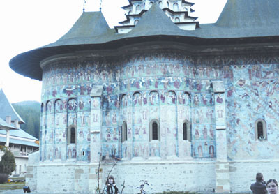 До Румунії – мандрувати монастирями й палацами