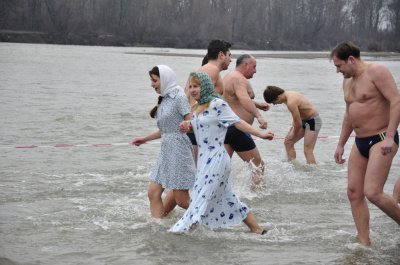 Освячення води у Пруті на Водохреще (фоторепортаж)