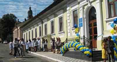 У Чернівцях інтерни-стоматологи безкоштовно лікуватимуть пільговиків