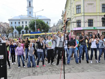 Мітинг опозиції у Чернівцях відбувся під музичний супровід «майдансерів»