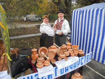 Чернівчан частували самогоном