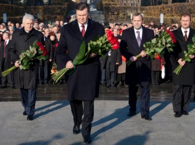 Напередодні візиту Януковича міліція «трусить» горища у Чернівцях