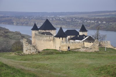 Буковинців закликають проголосувати за Резиденцію та Хотинську фортецю