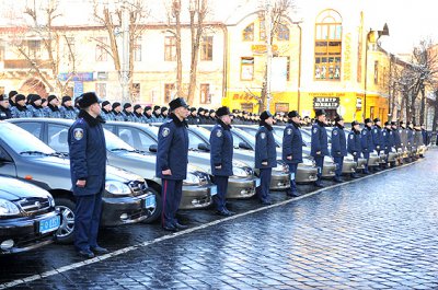 Міністр МВС привіз до Чернівців 24 нових автомобілі "ЗАЗ-Ланос"