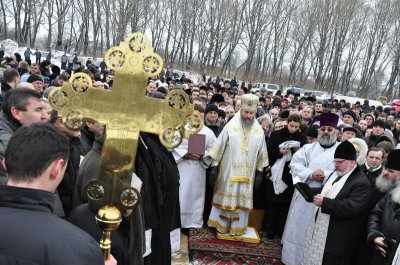 У Чернівцях освятили воду у Пруті