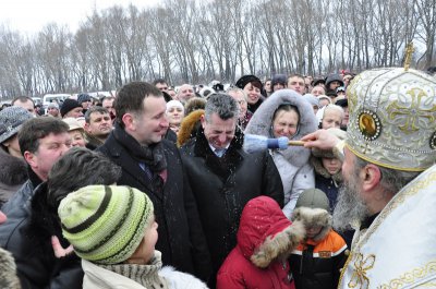 У Чернівцях освятили воду у Пруті