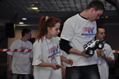 Перегони роботів у Чернівцях виграли львівські машини