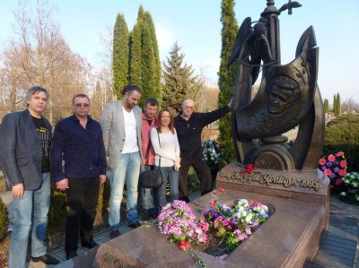 Після концерту в Чернівцях зірки шансону ходили до могили Яремчука
