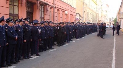 Міліція Буковини шукає підозрілі предмети у людних місцях