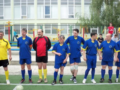 Журналісти і чиновники Чернівців грали в футбол з театралами зі Львова