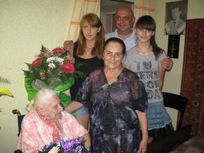 Чернівчанці, яка важко пропрацювала все життя, виповнилося 102 роки