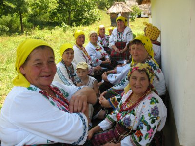 «Це несмак: усе вкрито маками, ружами»