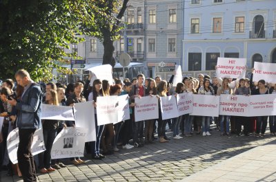 У Чернівцях журналісти протестували проти законопроекту про наклеп