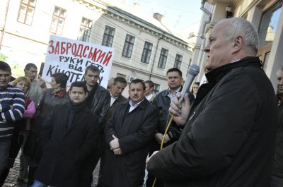 Працівники кінотеатру «Чернівці» мітингували проти закриття закладу