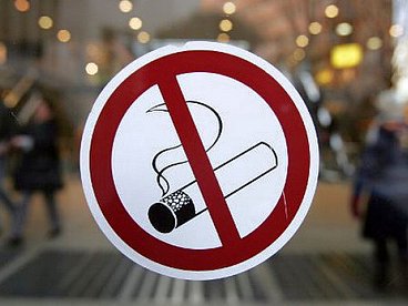 У Чернівцях заборонили паління на дитячих майданчиках і в гуртожитках