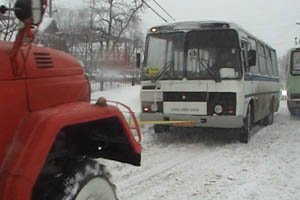 На Буковині триметрові снігові перемети пробивали танками