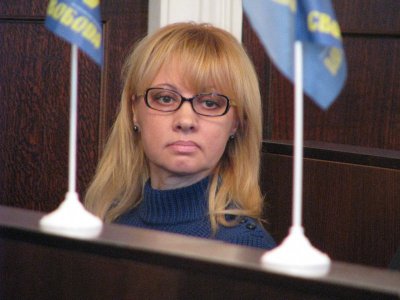 Депутат Черновицкого горсовета упала на гололедице и отругала и.о. мэра