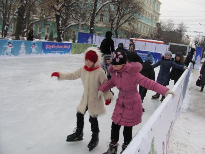 Кататися на ковзанці на Соборній площі можна буде вночі