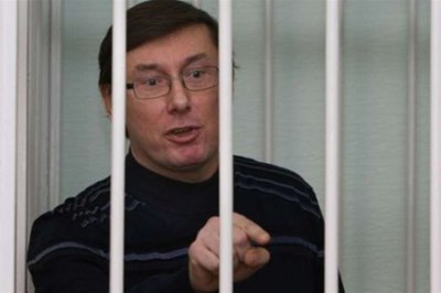 Луценко відмовився від відеоконференції, бо до зали суду не пустили охочих