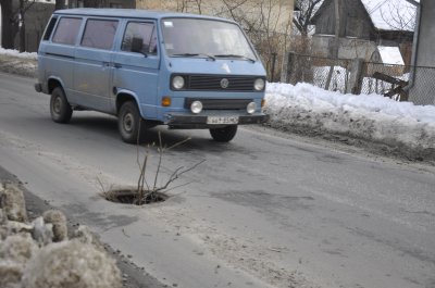 Чернівецькі дороги після зими - фото