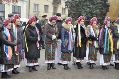 У Чернівцях влада вшанувала Кобзаря півгодинними урочистостями