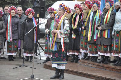 У Чернівцях влада вшанувала Кобзаря півгодинними урочистостями