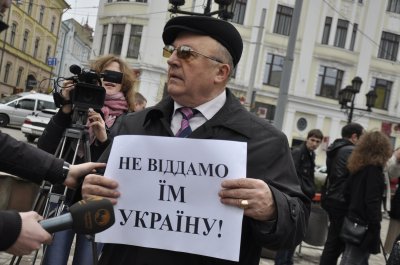 У Чернівцях протестували проти путчу у парламенті