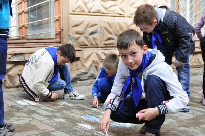 Діти малювали на асфальті в центрі Чернівців
