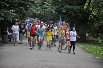 Бігуни з факелами пробіглися вулицями Чернівців