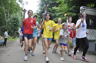 Бігуни з факелами пробіглися вулицями Чернівців