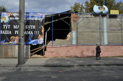 Стіна колишнього пивзаводу в Чернівцях обвалюється на очах