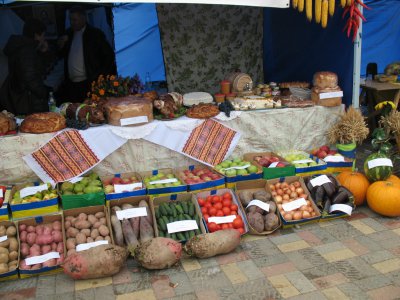 На "Буковинській осені" городину і фрукти продавали на третину дешевше