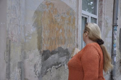 Старовинний напис знайшли на стіні дитячого притулку в Чернівцях
