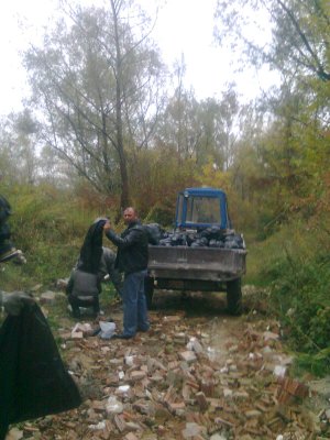 У Чернівцях на березі Прута знайшли 900 кілограмів отрутохімікатів