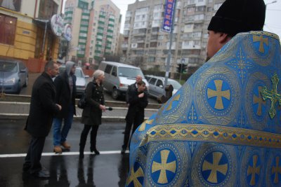 У Чернівцях освятили відремонтовану за 8 млн грн вулицю