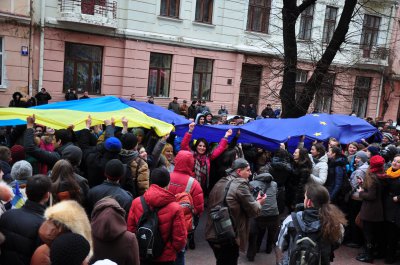 Півтисячі студентів під ОДА вимагають Папієва