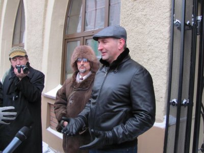 Михайлішин сказав, що підтримує Януковича, і на зустріч із митцями прийшов з тітушками