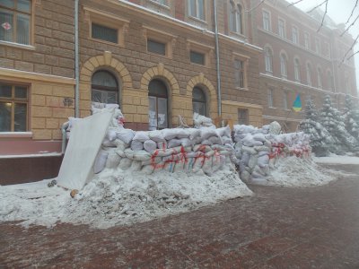 Народна рада знімає барикади з-під "будинку з левами"