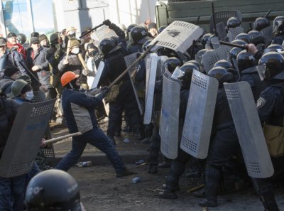 "Беркут" пішов у наступ в урядовому кварталі