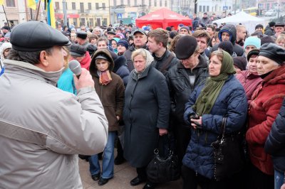 Громада Чернівців вимагає скоротити кількість нардепів у парламенті