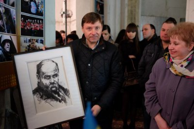У Чернівцях на Арт-Майдані продавали "Верховний свинарник України"