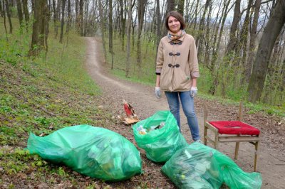 Сьогодні у Чернівцях волонтери прибирають парк імені Юрія Федьковича