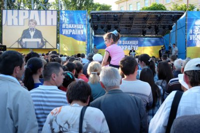 Тимошенко закликала чернівчан не залишати досягнення революції в руках політиків