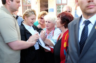 Тимошенко закликала чернівчан не залишати досягнення революції в руках політиків