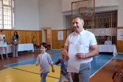 Михайлішин прийшов голосувати з дітьми