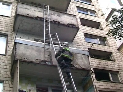 На Руській горіла квартира — довелося евакуювати 20 людей (ВІДЕО)