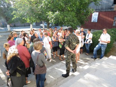 У Новоселиці жінки знову пікетують військкомат (ФОТО)