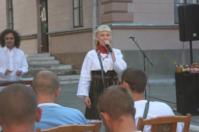 У Чернівцях військових привітали концертом (ФОТО)