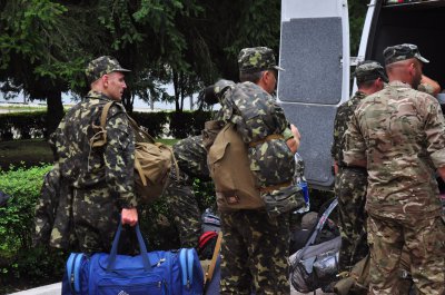 З Чернівецької військової частини в зону АТО відправили дев'ятьох бійців