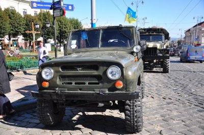 Депутати міськради придбали 4 машини для військових (ФОТО)